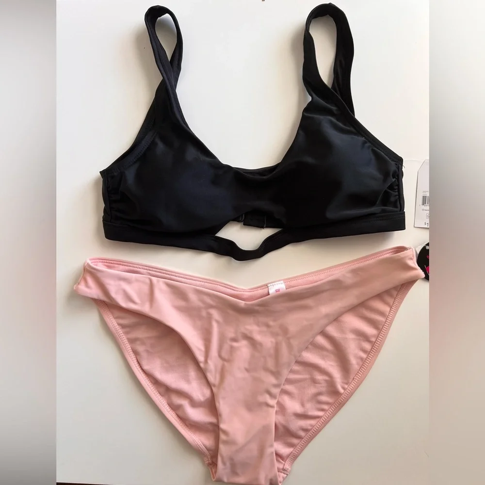 Bikini Set - Picture 1 of 5